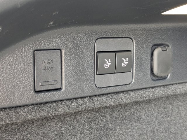 Vehicle image 17 of 36