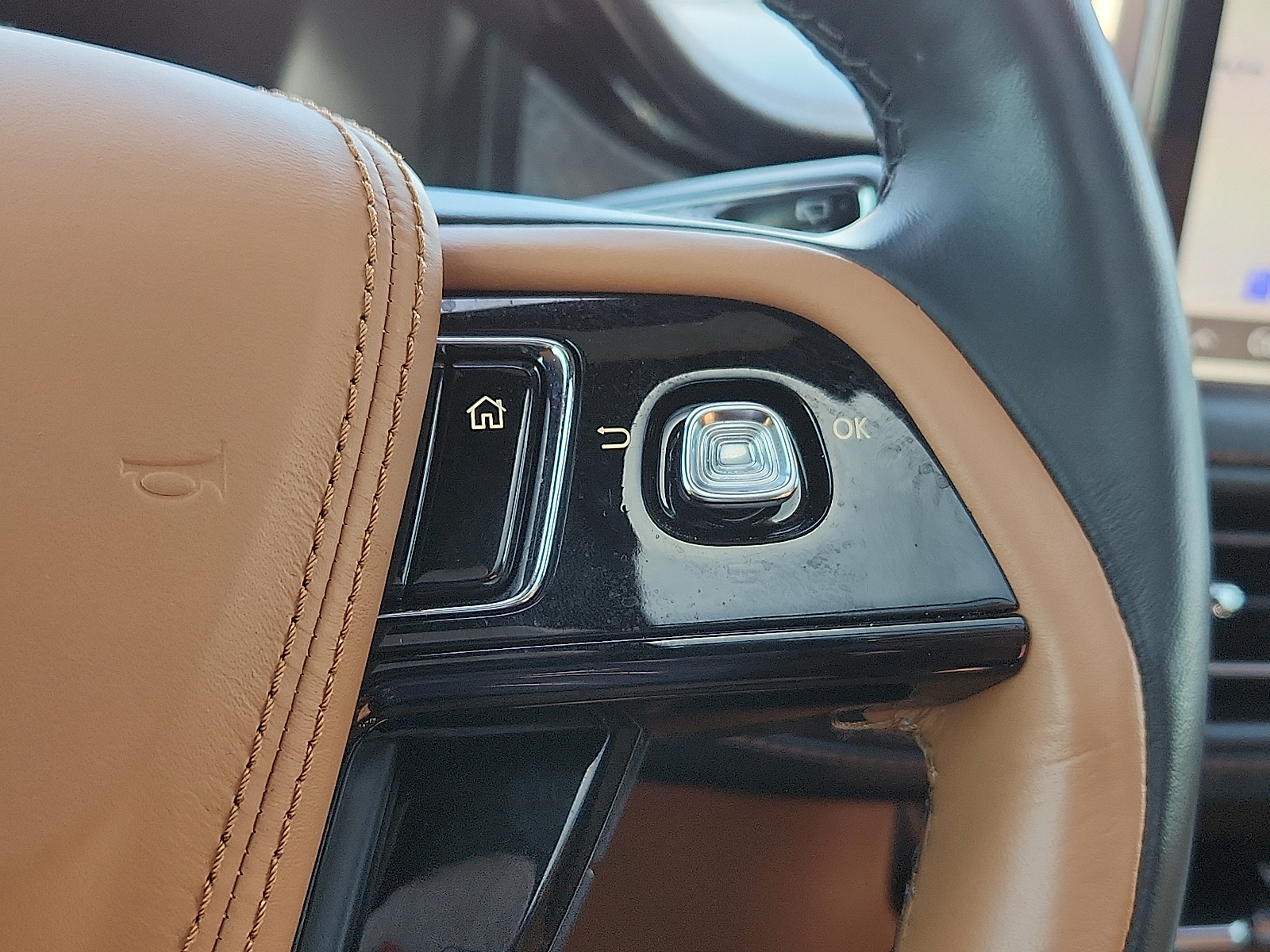 Vehicle image 17 of 25