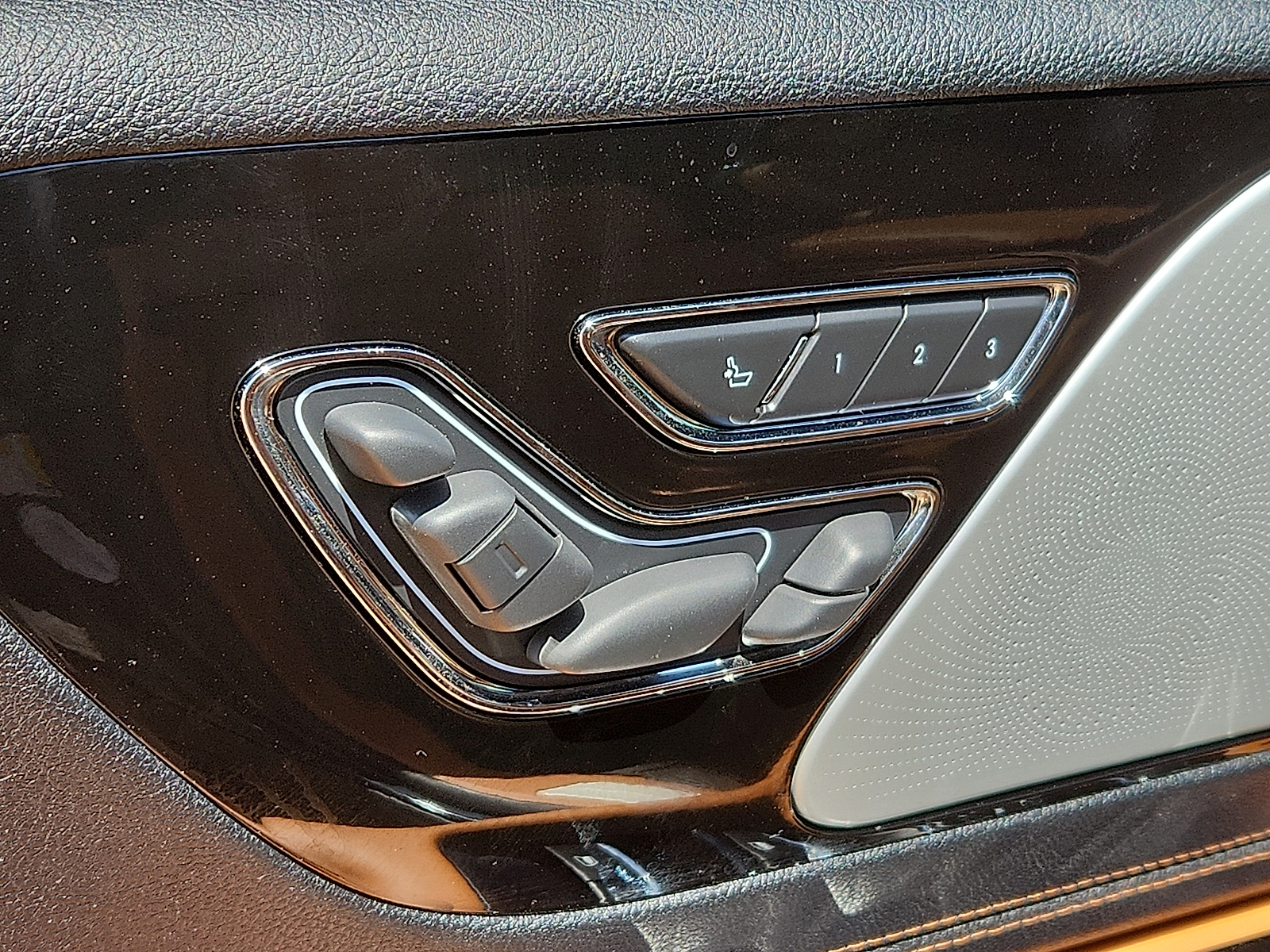 Vehicle image 15 of 25