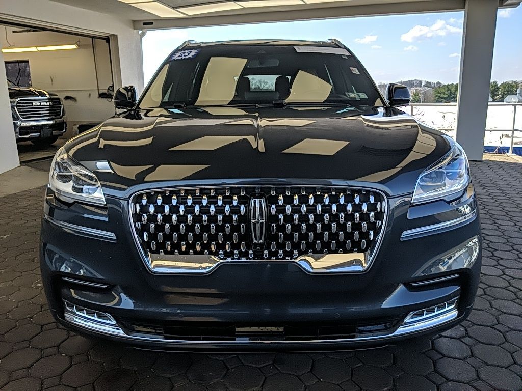 2023 Lincoln Aviator Black Label Image 3 of 30