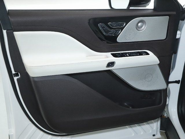 2023 Lincoln Aviator Black Label Image 33 of 48