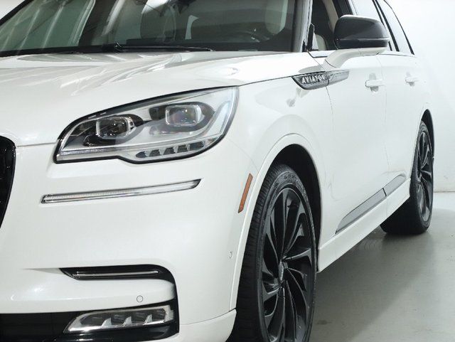 2023 Lincoln Aviator Black Label Image 2 of 48
