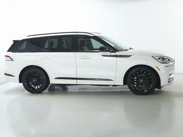 2023 Lincoln Aviator Black Label Image 8 of 48