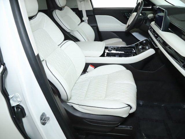 2023 Lincoln Aviator Black Label Image 23 of 48