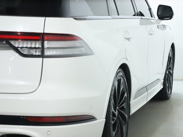 2023 Lincoln Aviator Black Label Image 10 of 48