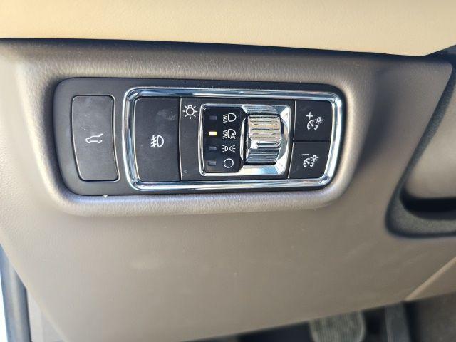 Vehicle image 11 of 19