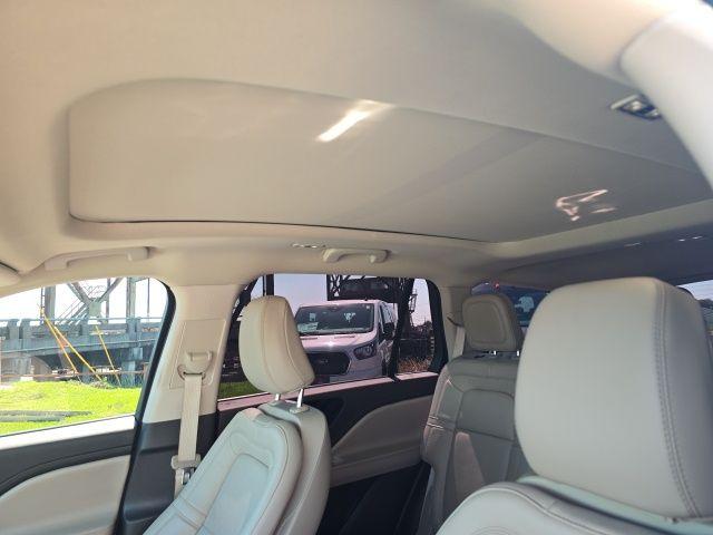 Vehicle image 12 of 19