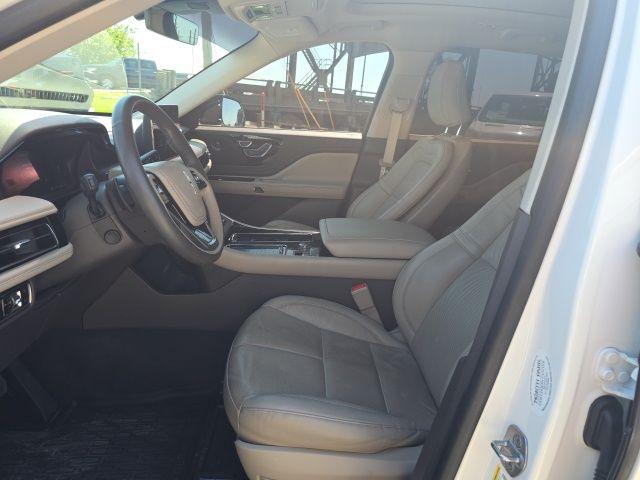 Vehicle image 13 of 19