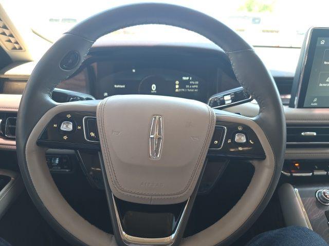 Vehicle image 16 of 19