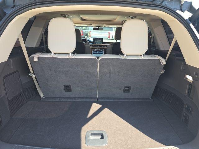 Vehicle image 15 of 19