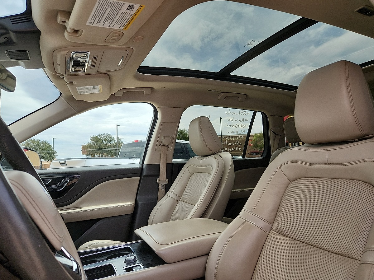 Vehicle image 11 of 12