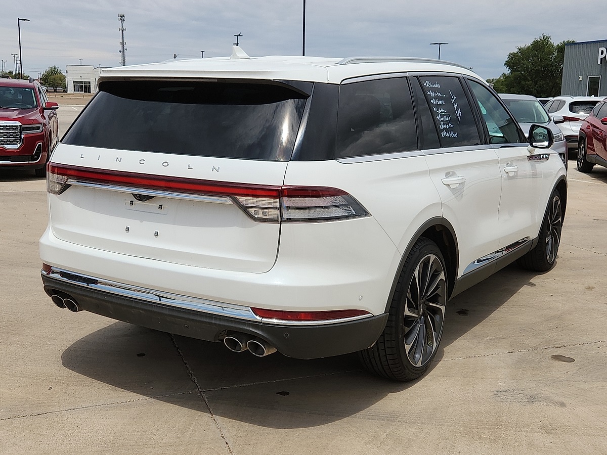 Vehicle image 3 of 12