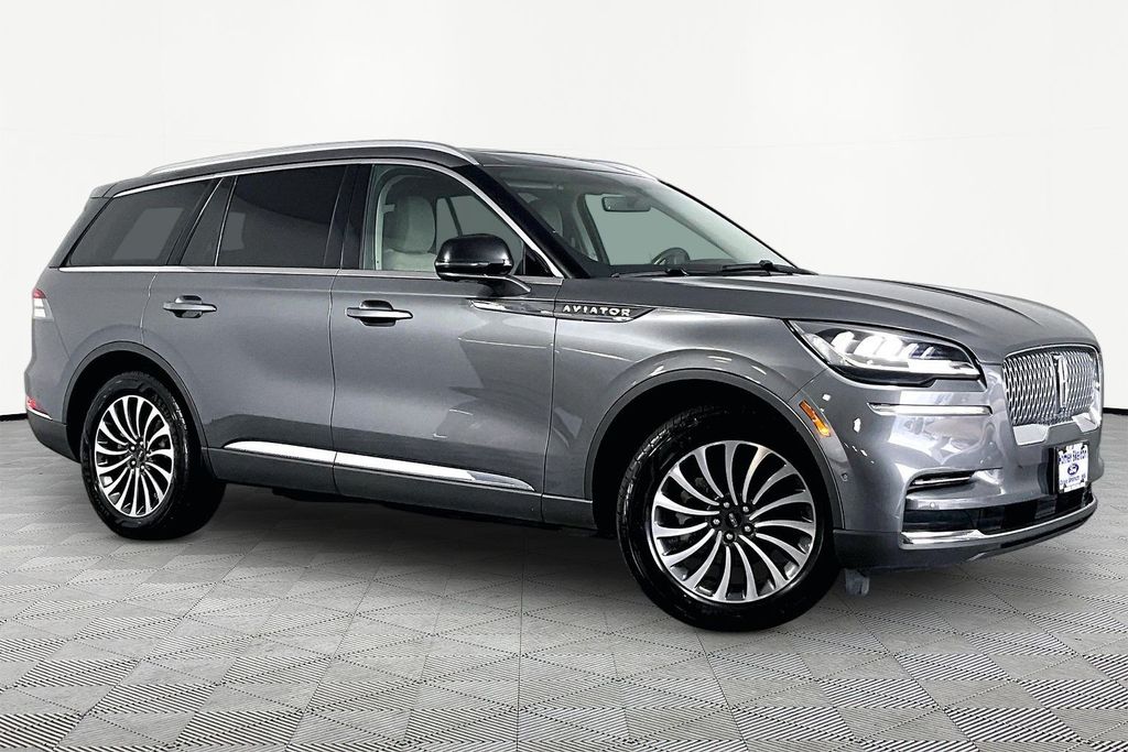 2023 Lincoln Aviator Reserve Image 3 of 32