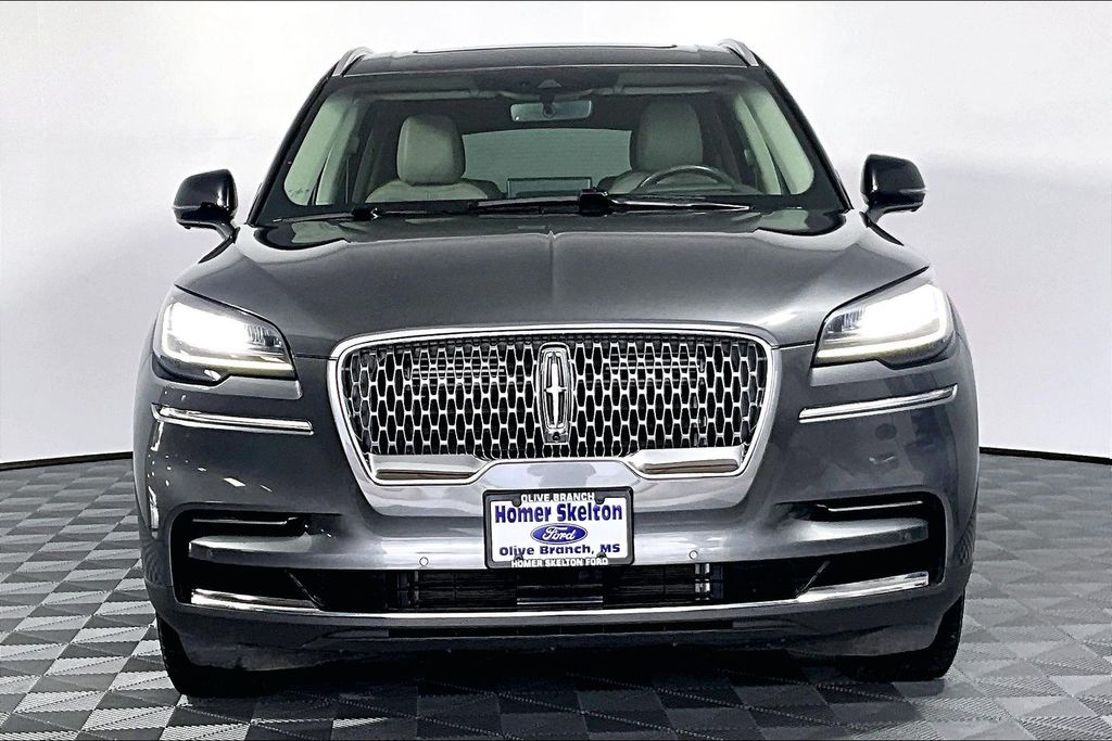 2023 Lincoln Aviator Reserve Image 2 of 32