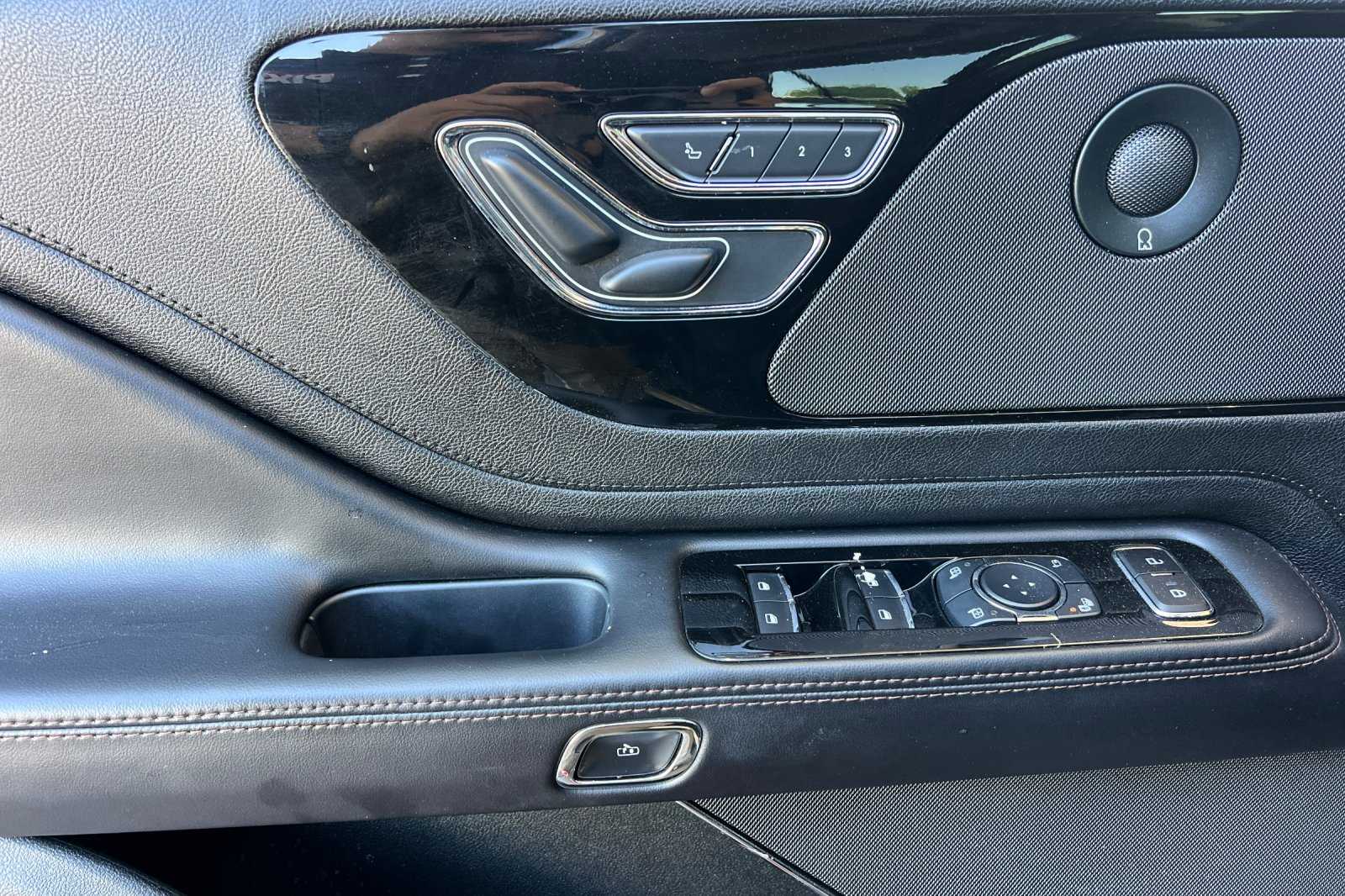 Vehicle image 10 of 29