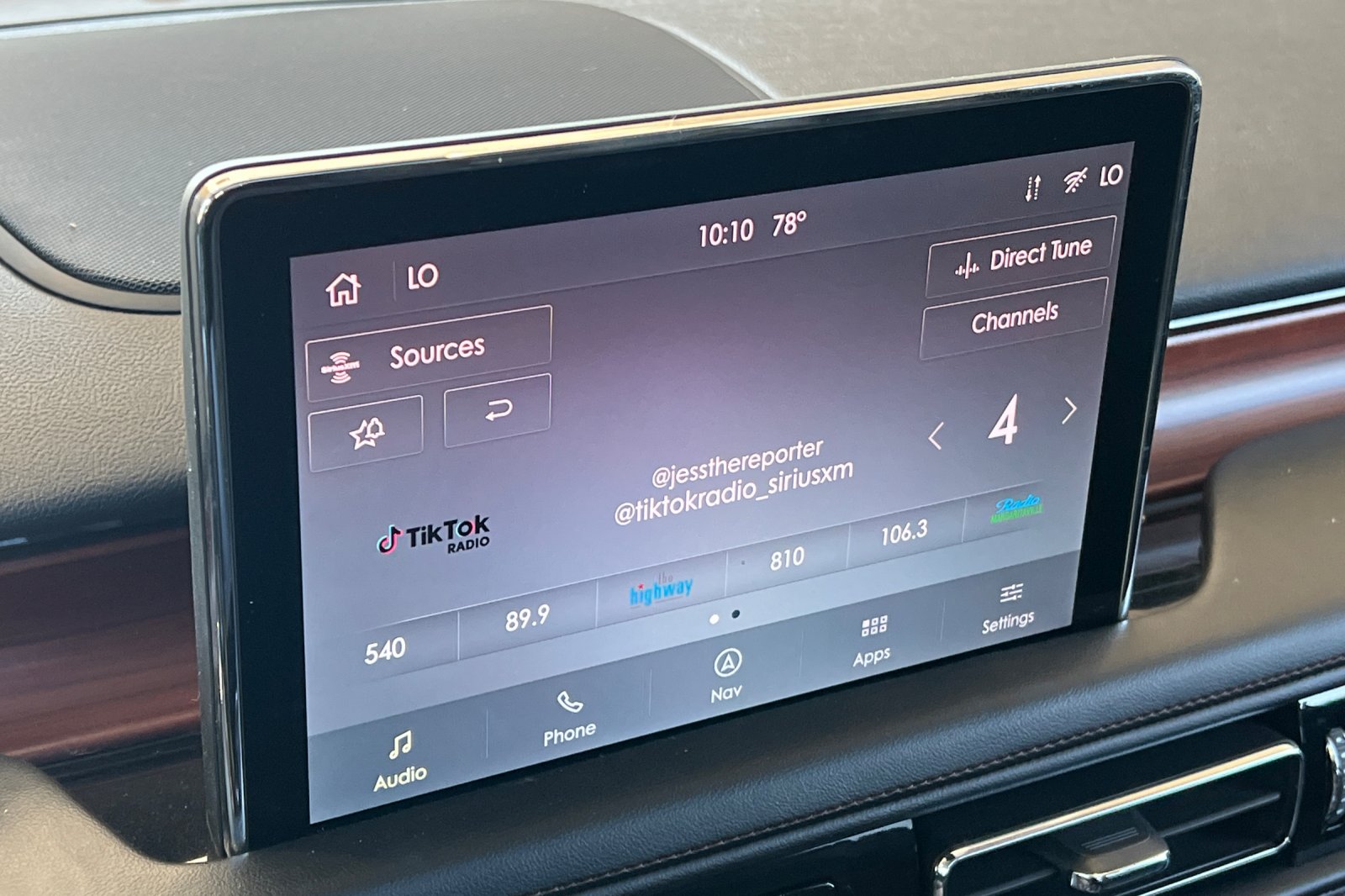 Vehicle image 16 of 29