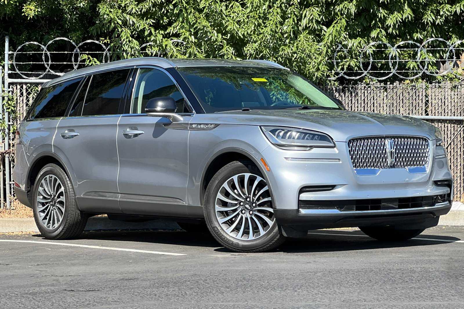 Vehicle image 3 of 29