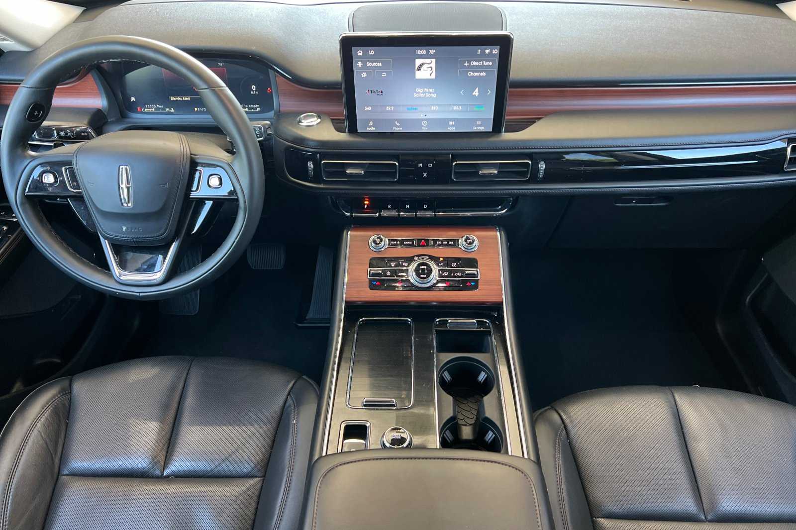 Vehicle image 8 of 29