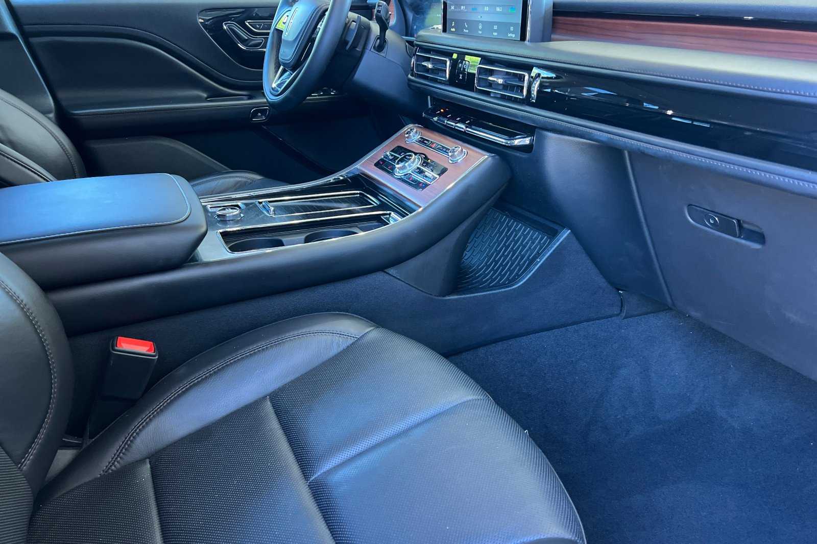 Vehicle image 14 of 29