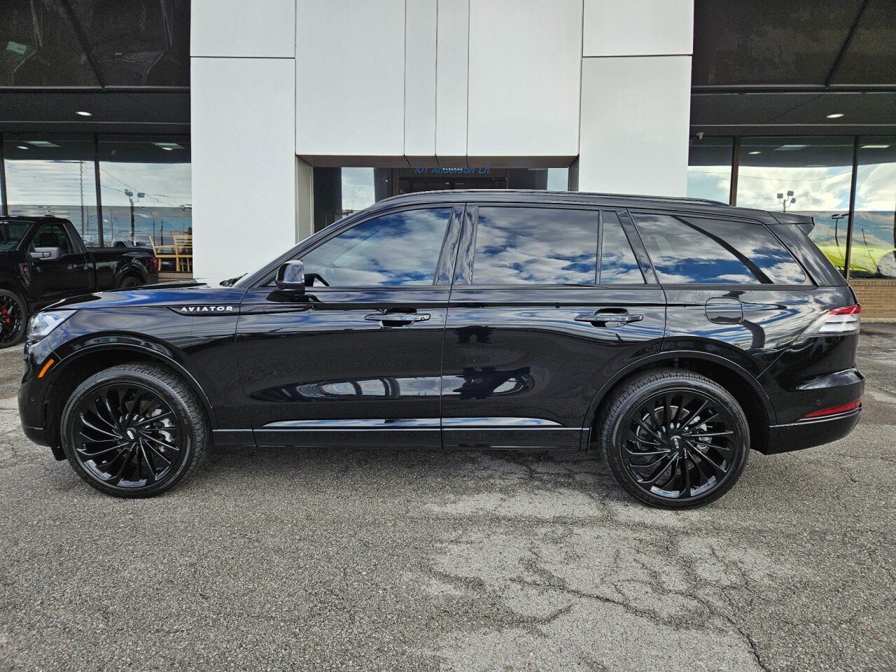 2023 Lincoln Aviator Reserve Image 8 of 32
