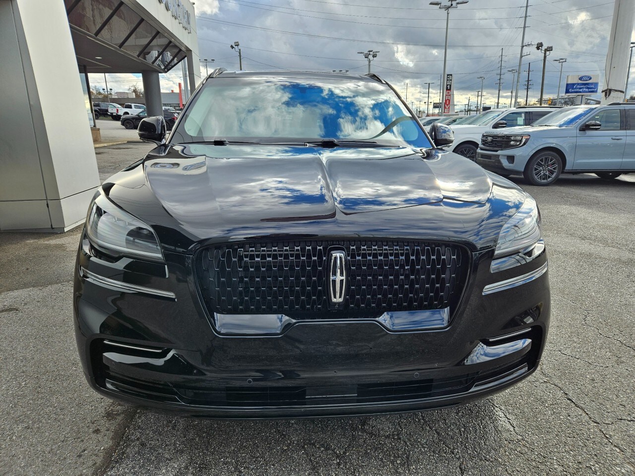 2023 Lincoln Aviator Reserve Image 3 of 32