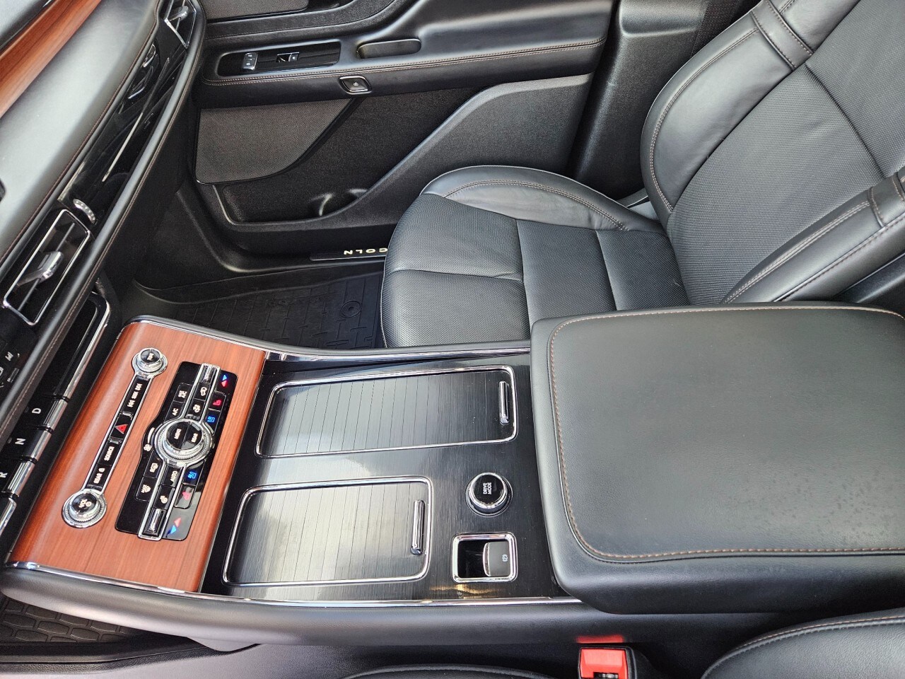 2023 Lincoln Aviator Reserve Image 24 of 32