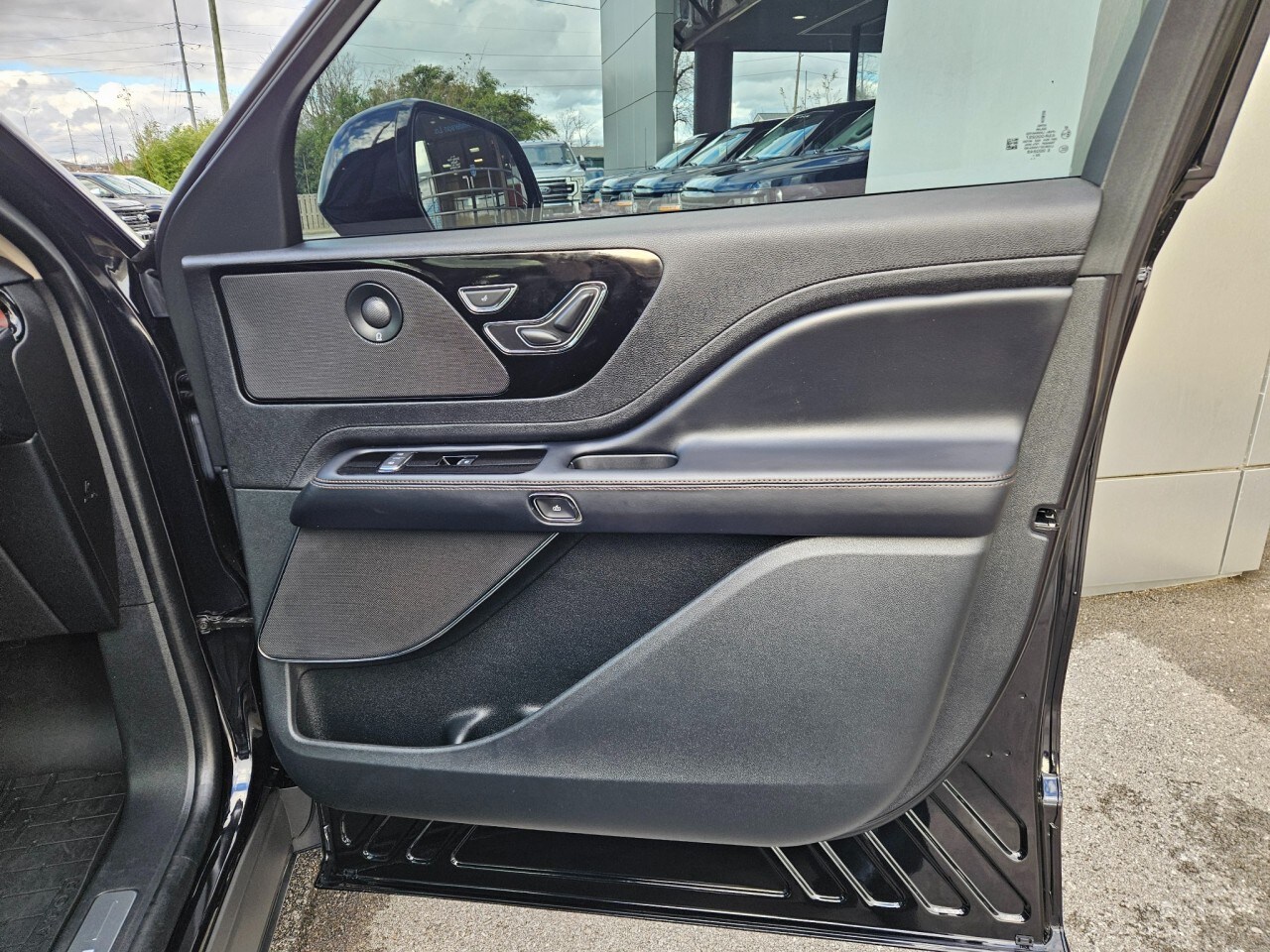 2023 Lincoln Aviator Reserve Image 27 of 32