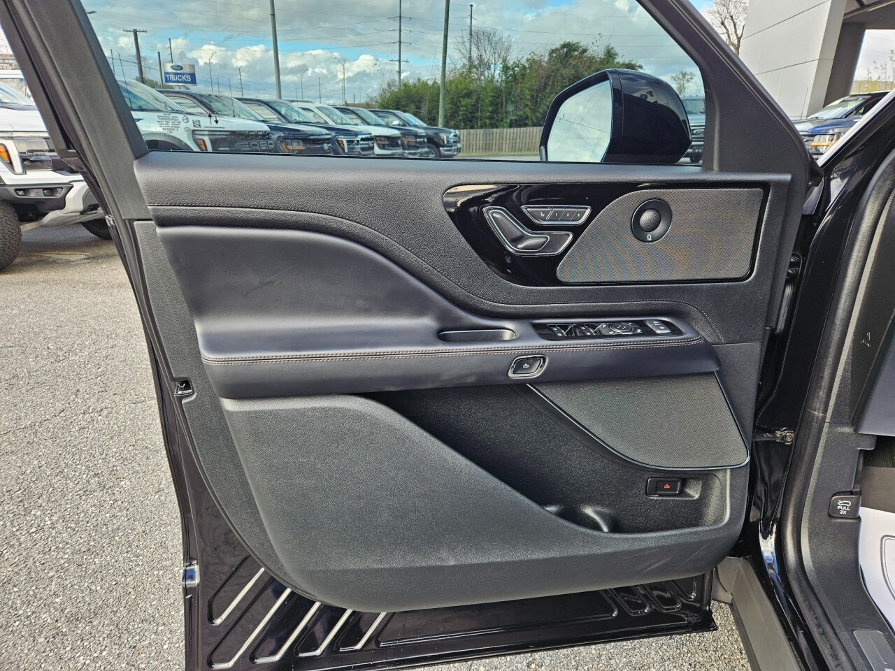 2023 Lincoln Aviator Reserve Image 32 of 32