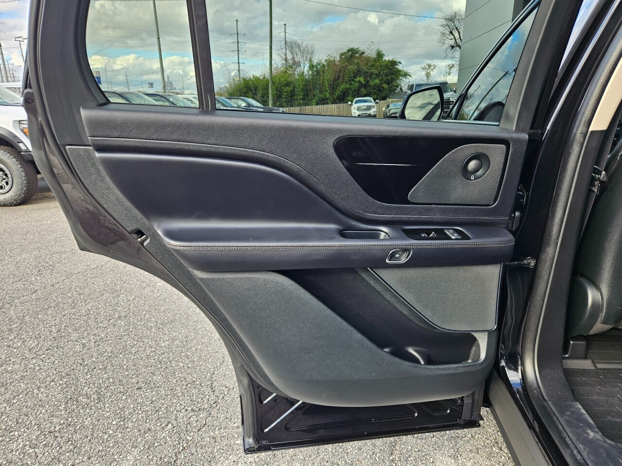 2023 Lincoln Aviator Reserve Image 25 of 32