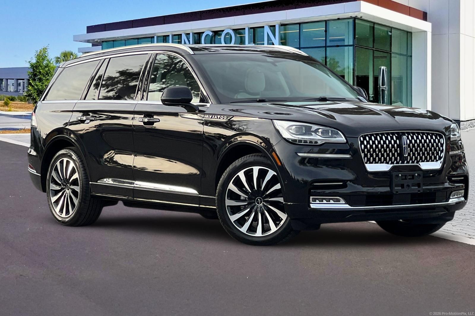 2023 Lincoln Aviator Black Label Grand Touring Image 3 of 31