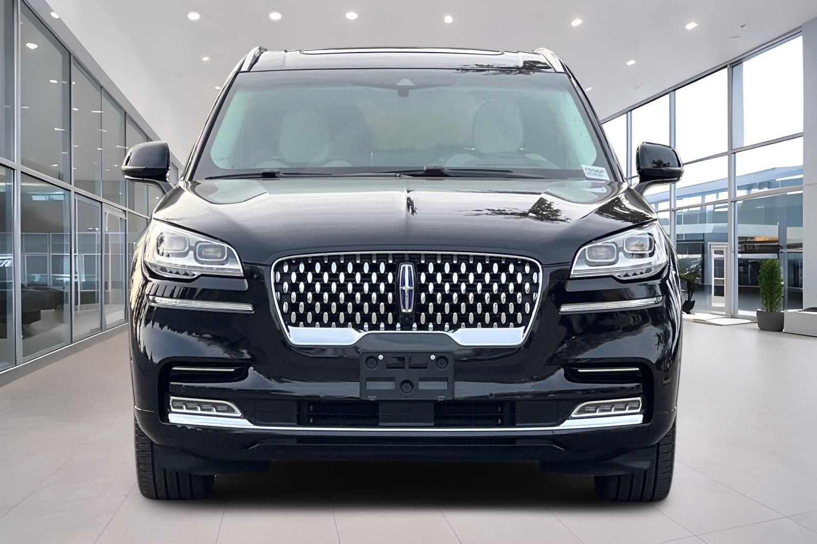 2023 Lincoln Aviator Black Label Grand Touring Image 2 of 31