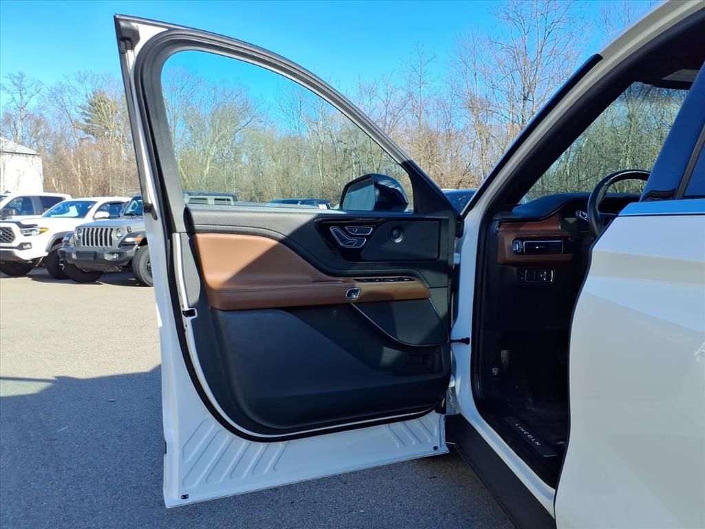 2023 Lincoln Aviator Grand Touring Image 14 of 30