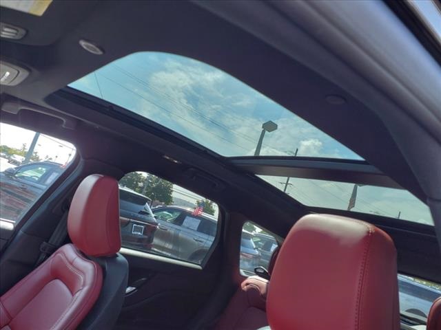 Vehicle image 11 of 29