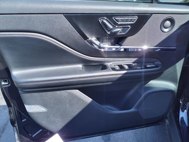Vehicle image 14 of 29