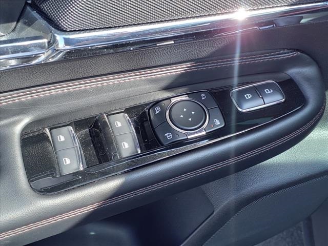 Vehicle image 17 of 29