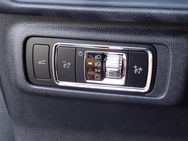 Vehicle image 18 of 29
