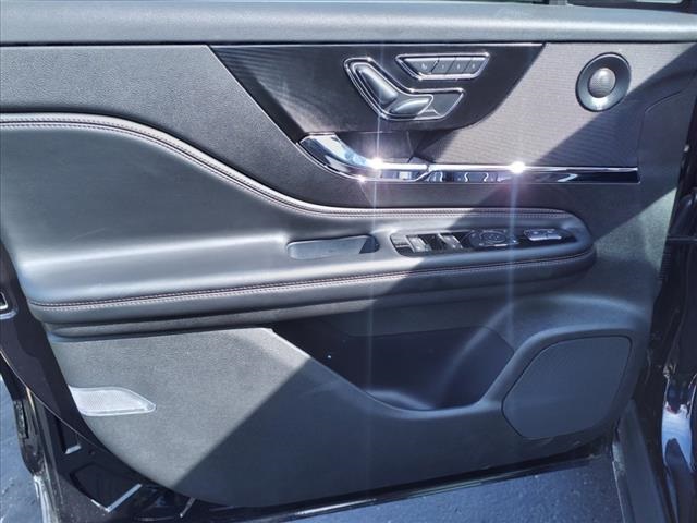 Vehicle image 14 of 29