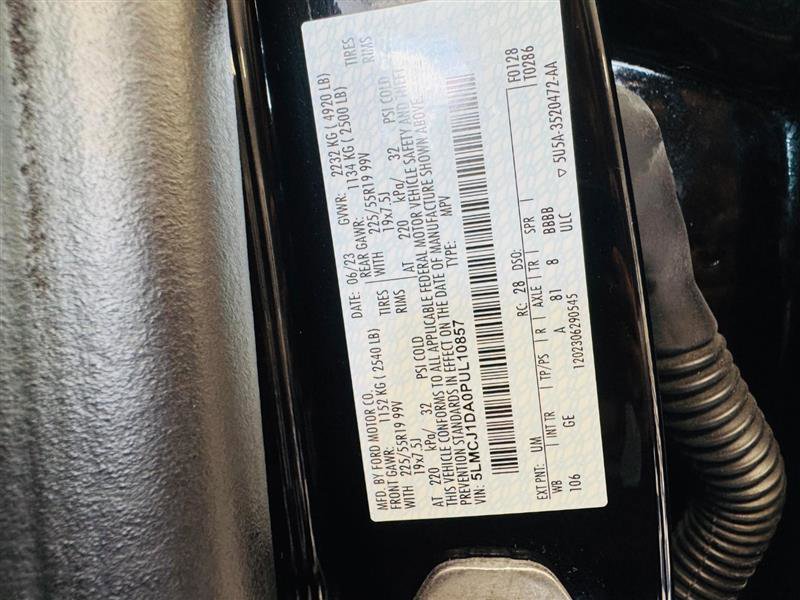 Vehicle image 21 of 30