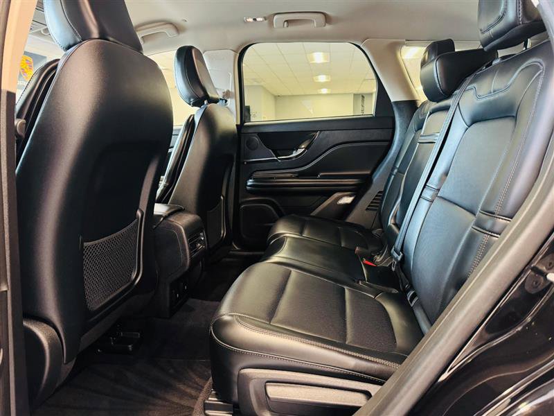 Vehicle image 10 of 30