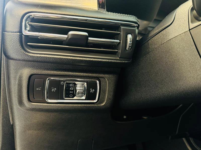 Vehicle image 20 of 30