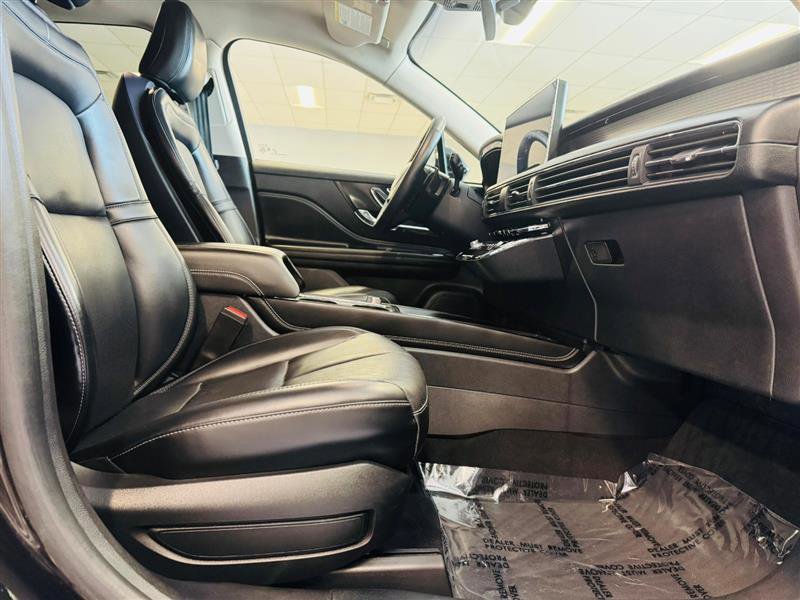 Vehicle image 12 of 30