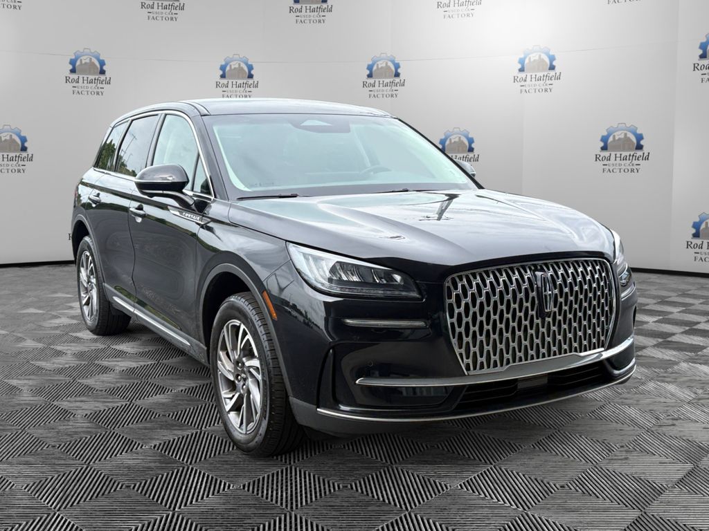 2023 Lincoln Corsair Standard Image 3 of 32
