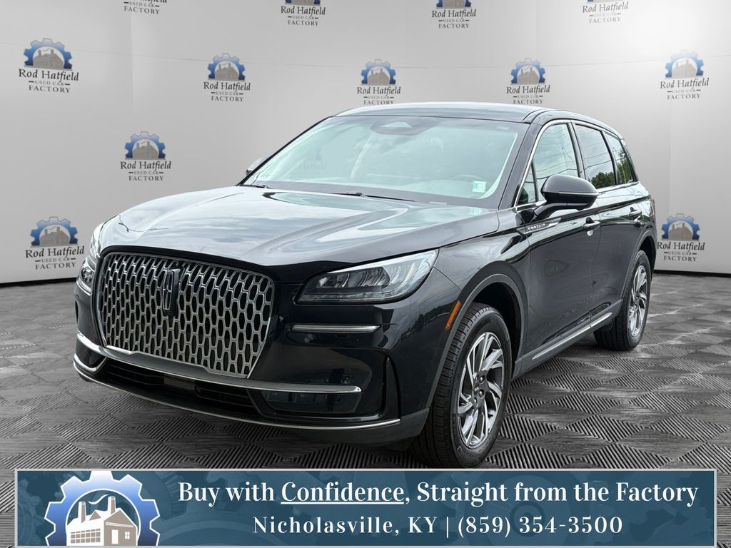 2023 Lincoln Corsair Standard Image 1 of 32