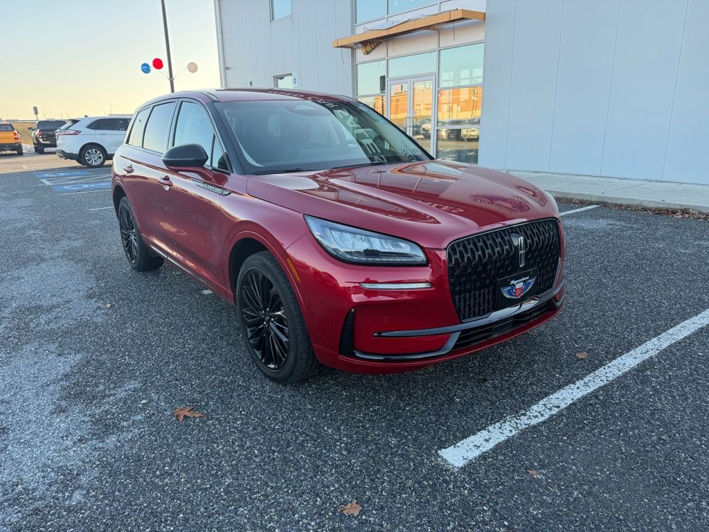 2023 Lincoln Corsair Standard Image 3 of 22