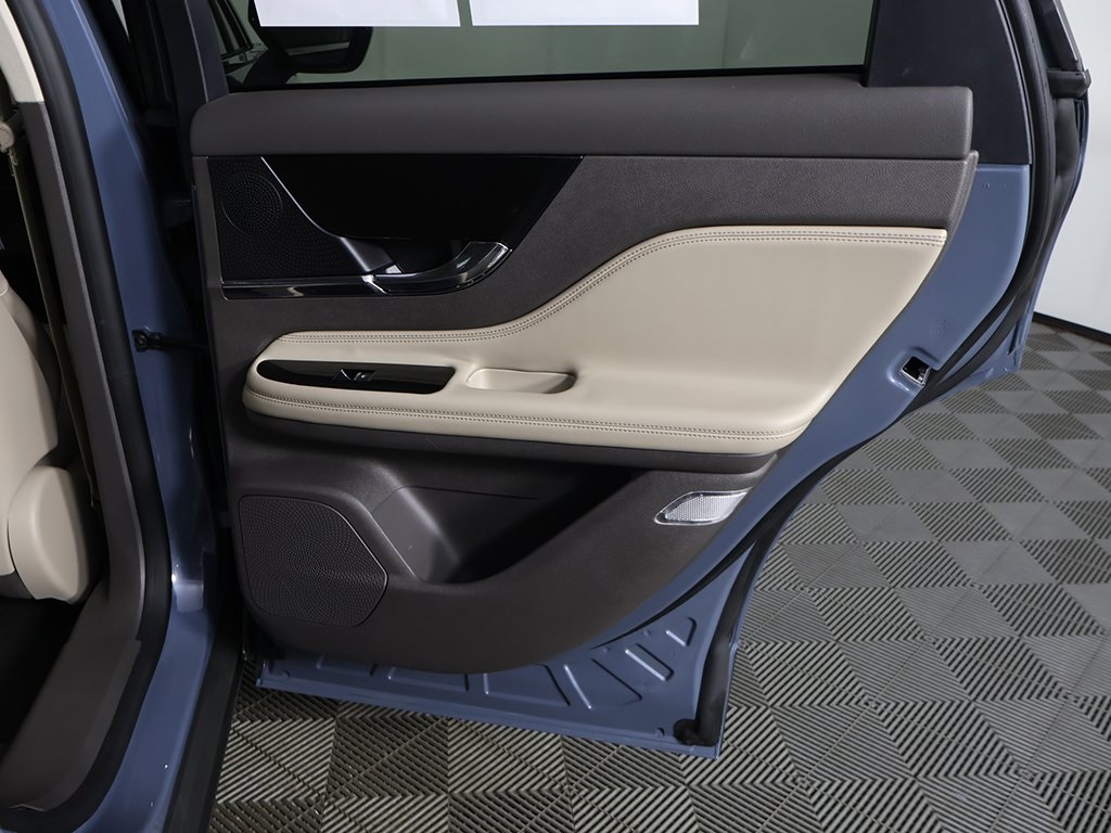 2023 Lincoln Corsair Standard Image 33 of 53