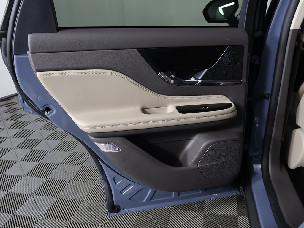 2023 Lincoln Corsair Standard Image 32 of 53