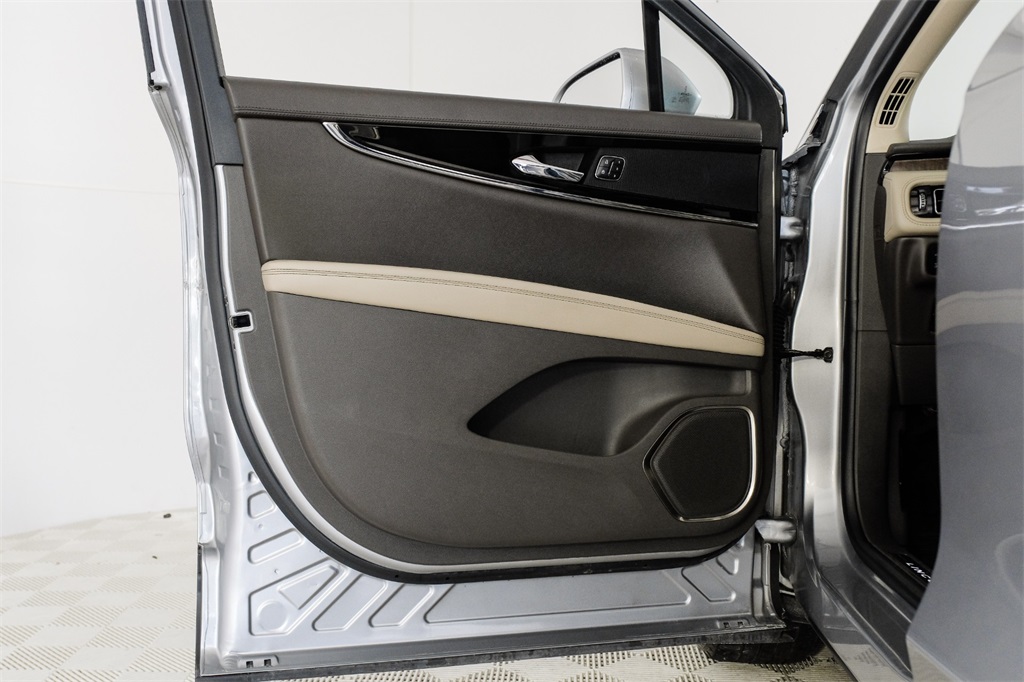 Vehicle image 47 of 62
