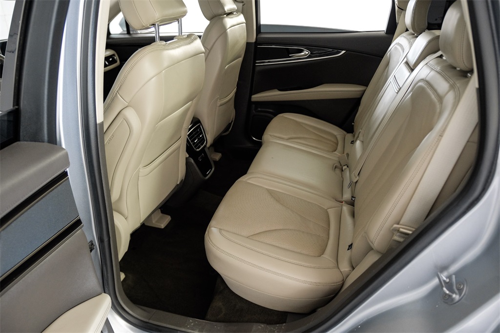 Vehicle image 43 of 62