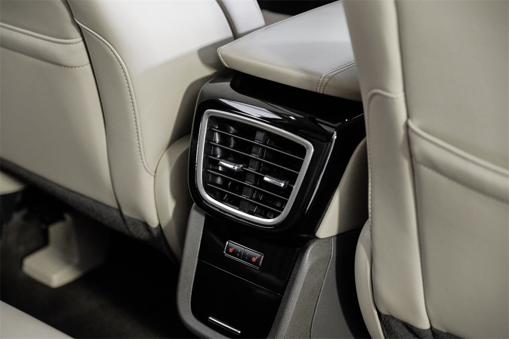 Vehicle image 42 of 62