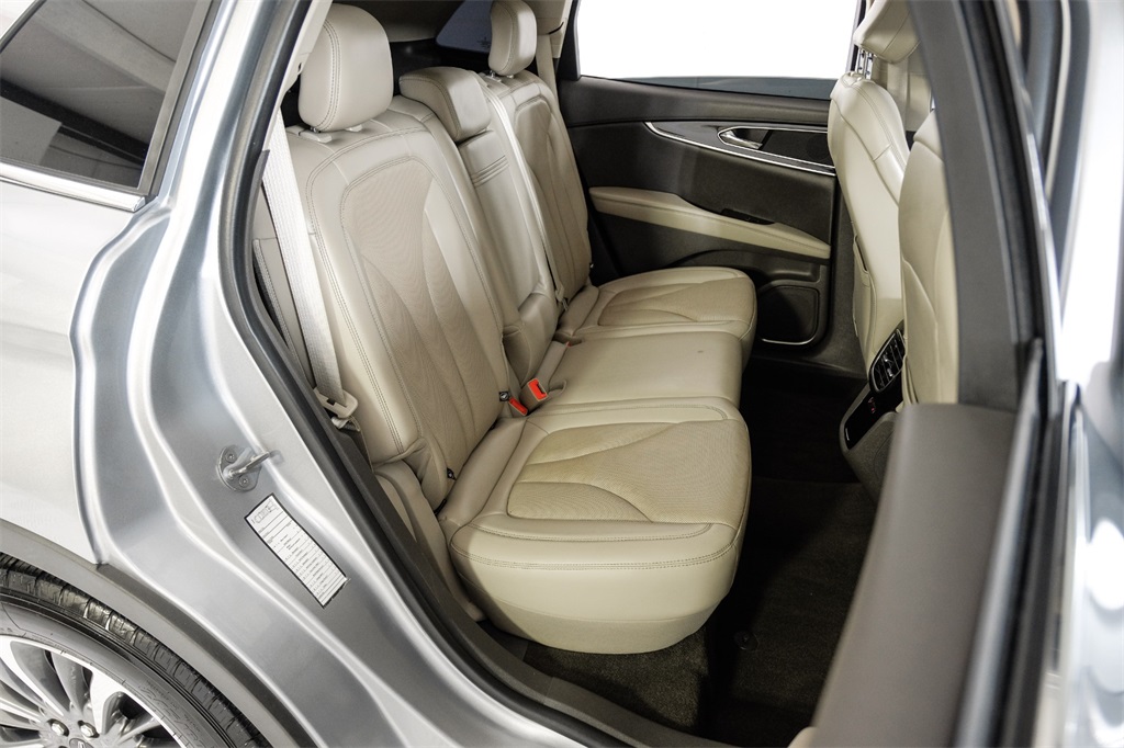 Vehicle image 40 of 62
